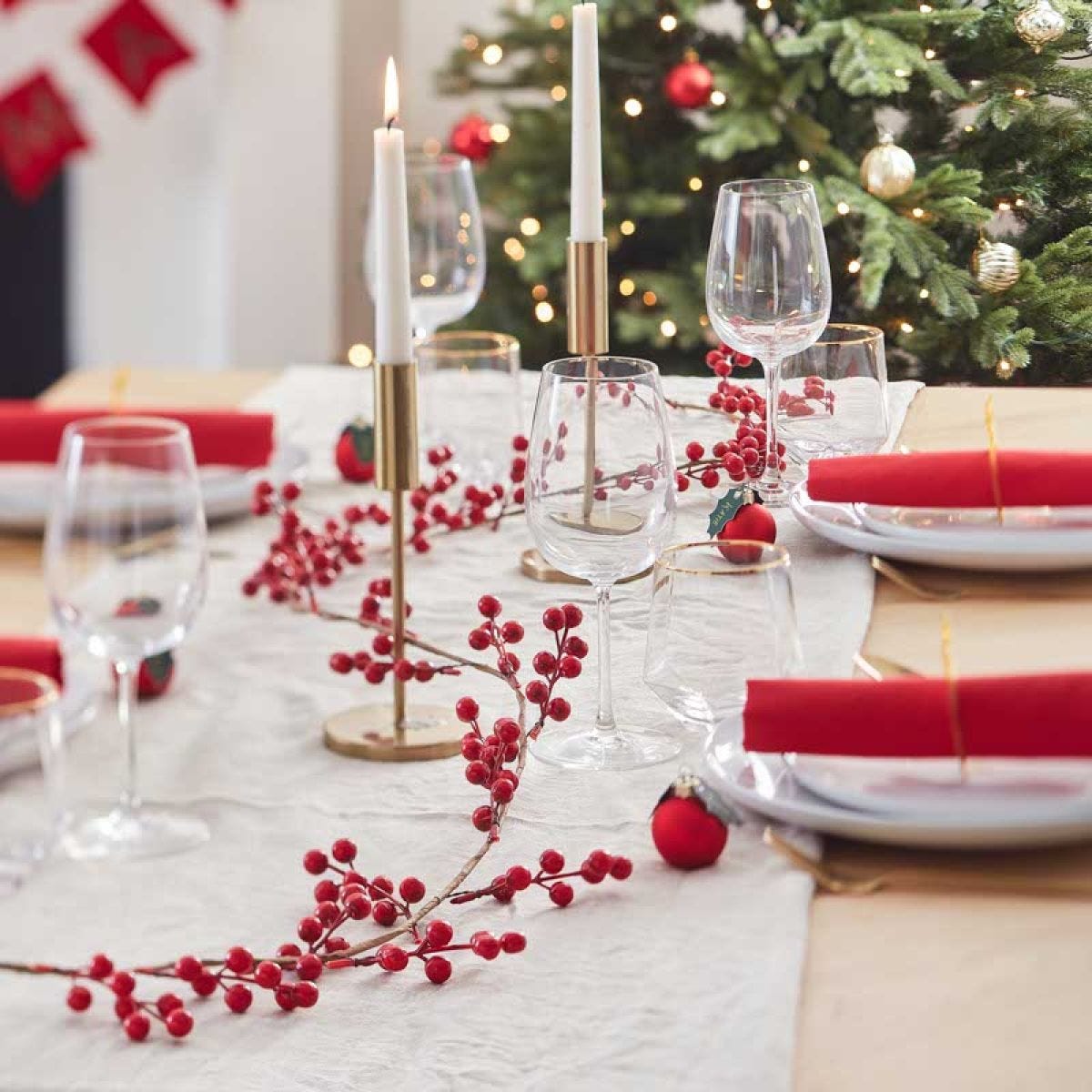 Red Berries Foliage Garland - 1.8m