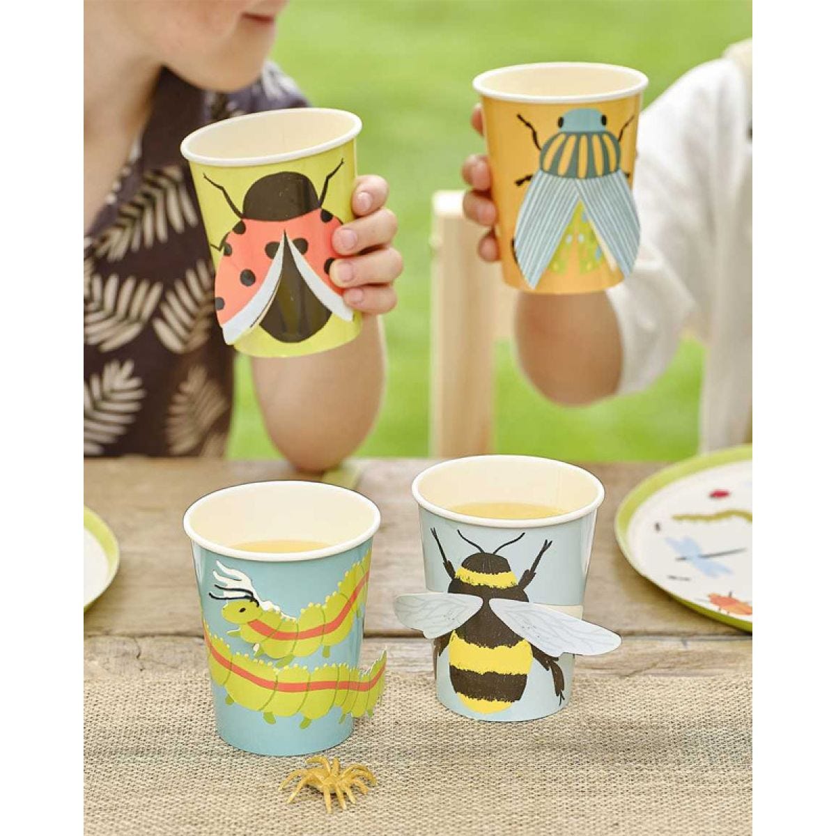 Bugging Out 3D Pop Out Bug Paper Cups (8pk)