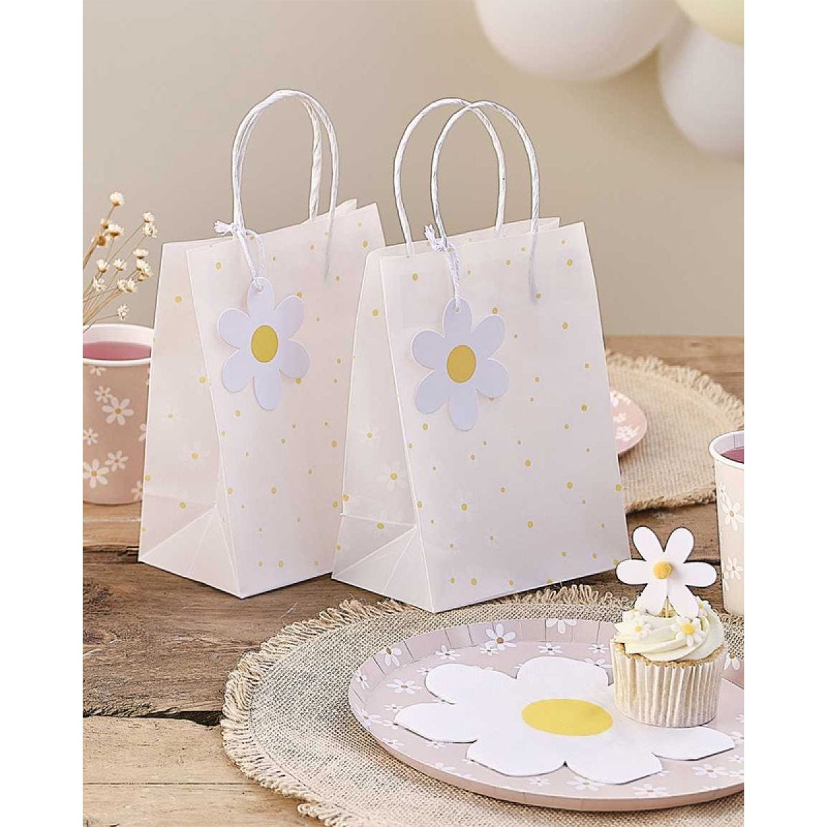 Ditsy Daisy Paper Party Bags with Tags - 20cm x 15cm (5pk)