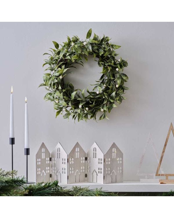 Mistletoe Wreath - 30cm